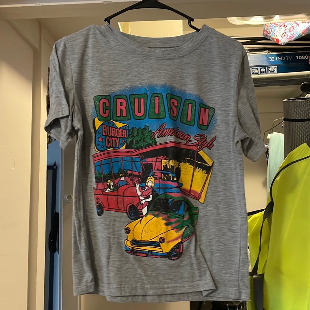 Retro “cruisin” t shirt. Size small